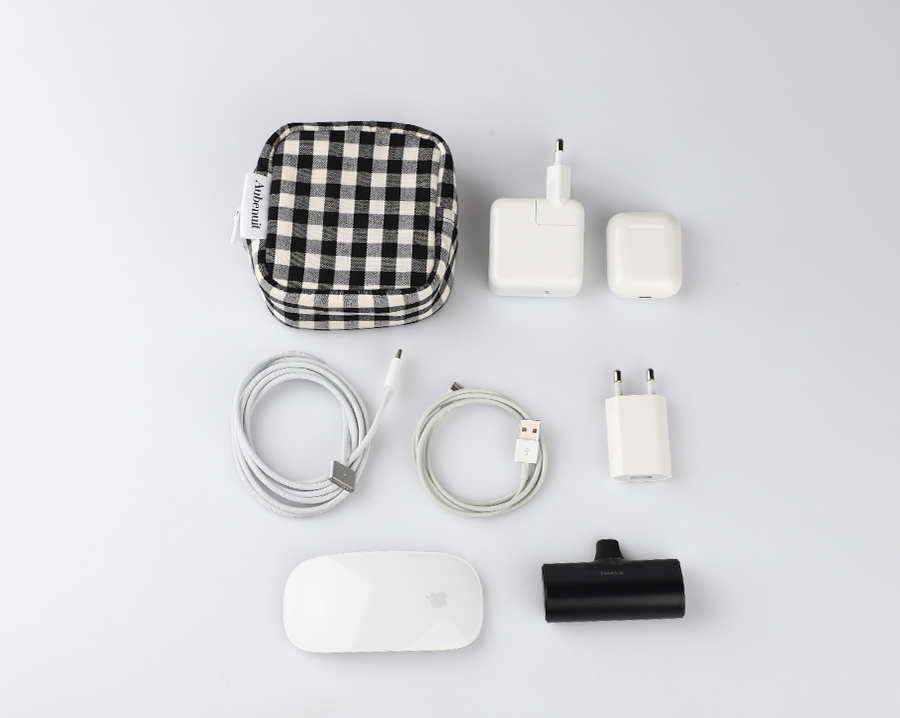 AUBENUIT <br> MINI NECESER <br> SQUARE ZIP POUCH <br> MOD: BLACK - Imagen 4