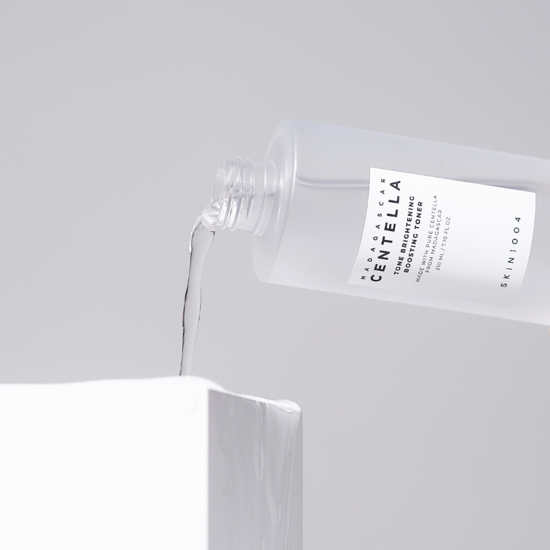 SKIN1004 <br> TÓNICO <br> MADAGASCAR CENTELLA TONE <br> BRIGHTENING BOOSTING TONER - Imagen 2